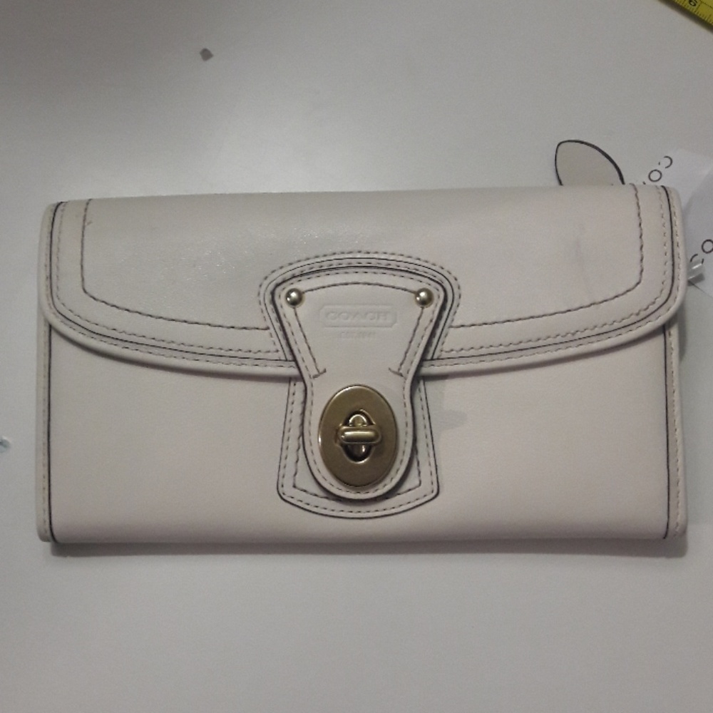 NWT Coach leather wallet CREAM